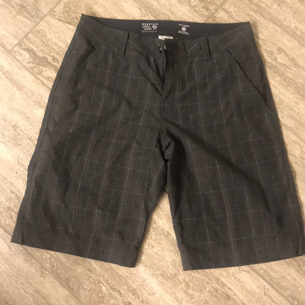 Men’s Mountain Hardwear shorts sz 32 - NEW! Plaid